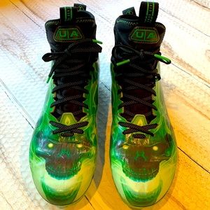 Men’s football cleats. Green/ Black size 10